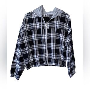 New Look Cropped checked jacket in gray , white and black, size M, with
hood